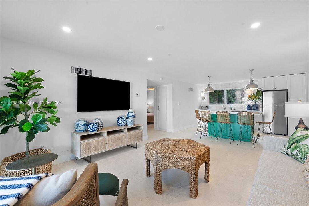 For Rent: $2,900 (2 beds, 1 baths, 1204 Square Feet)