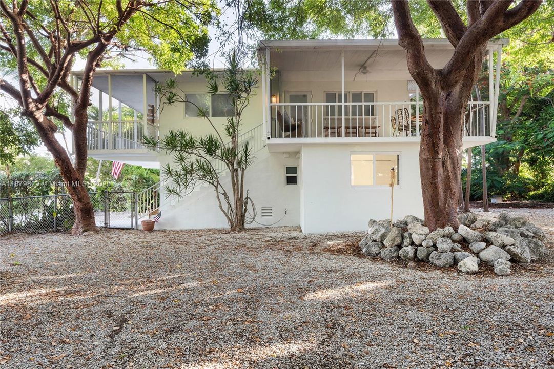 For Rent: $2,900 (2 beds, 1 baths, 1204 Square Feet)