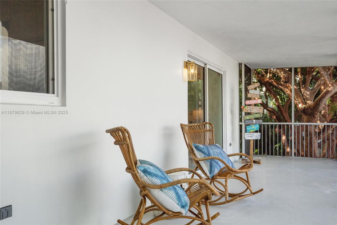 For Rent: $2,900 (2 beds, 1 baths, 1204 Square Feet)