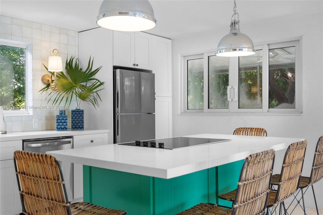 For Rent: $2,900 (2 beds, 1 baths, 1204 Square Feet)