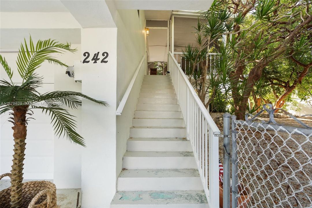 For Rent: $2,900 (2 beds, 1 baths, 1204 Square Feet)