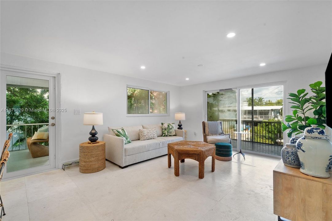 For Rent: $2,900 (2 beds, 1 baths, 1204 Square Feet)