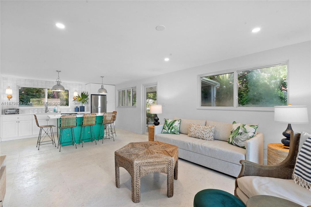 For Rent: $2,900 (2 beds, 1 baths, 1204 Square Feet)