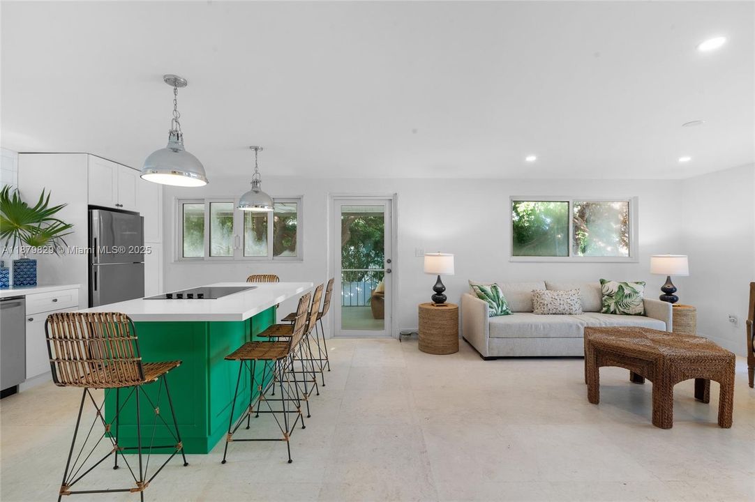 For Rent: $2,900 (2 beds, 1 baths, 1204 Square Feet)