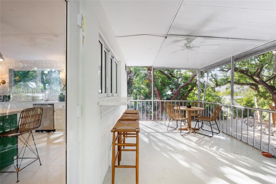 For Rent: $2,900 (2 beds, 1 baths, 1204 Square Feet)