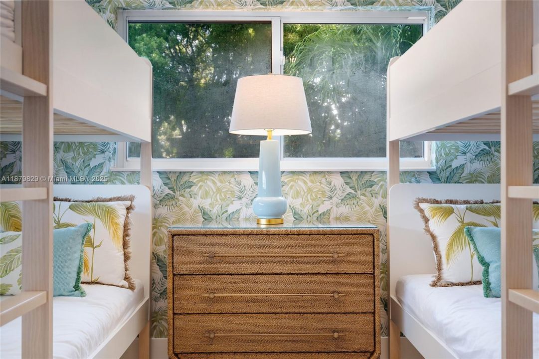 For Rent: $2,900 (2 beds, 1 baths, 1204 Square Feet)