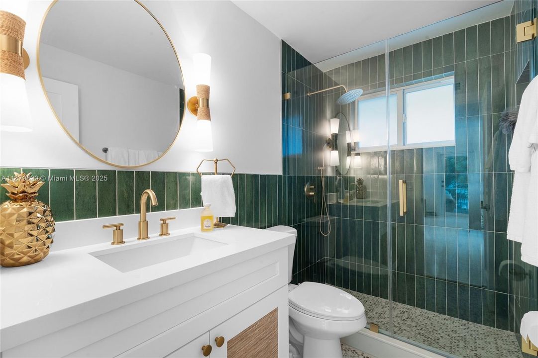 For Rent: $2,900 (2 beds, 1 baths, 1204 Square Feet)