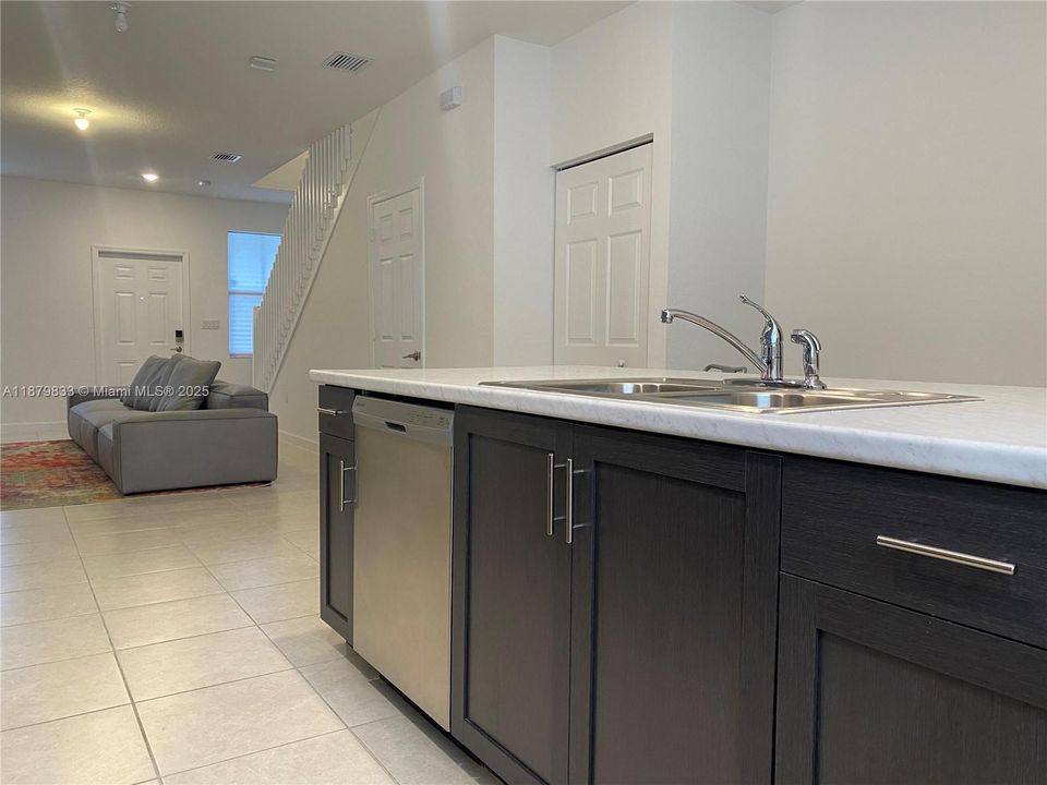 Recently Rented: $3,150 (3 beds, 2 baths, 1506 Square Feet)