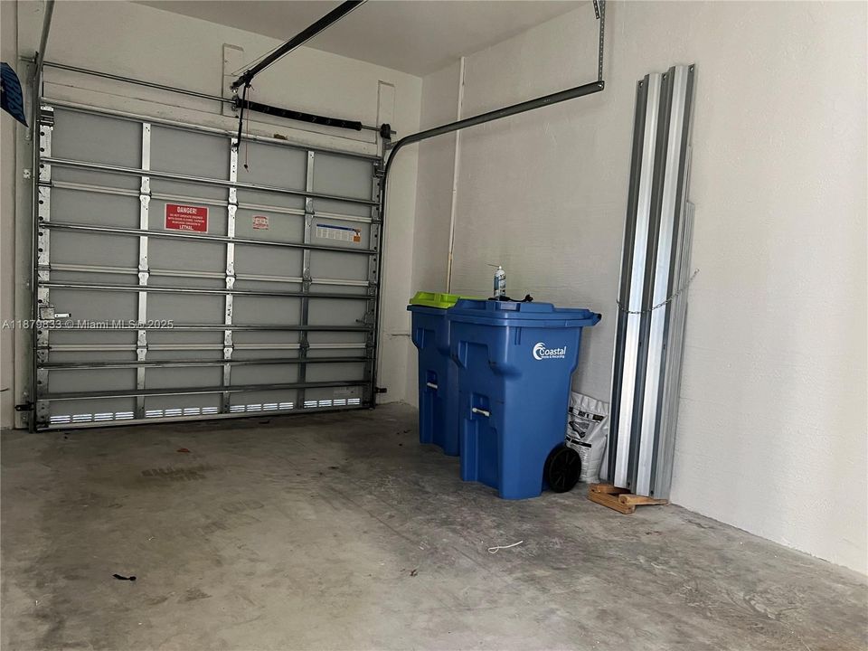 Recently Rented: $3,150 (3 beds, 2 baths, 1506 Square Feet)