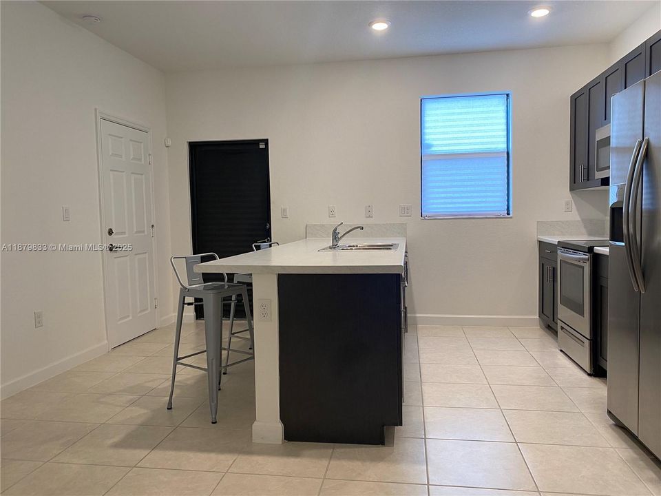 Recently Rented: $3,150 (3 beds, 2 baths, 1506 Square Feet)