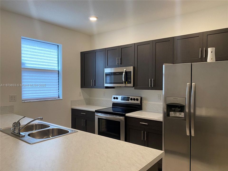 Recently Rented: $3,150 (3 beds, 2 baths, 1506 Square Feet)