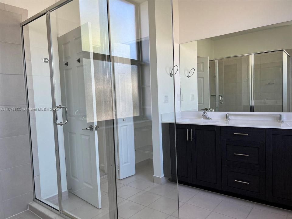 Recently Rented: $3,150 (3 beds, 2 baths, 1506 Square Feet)