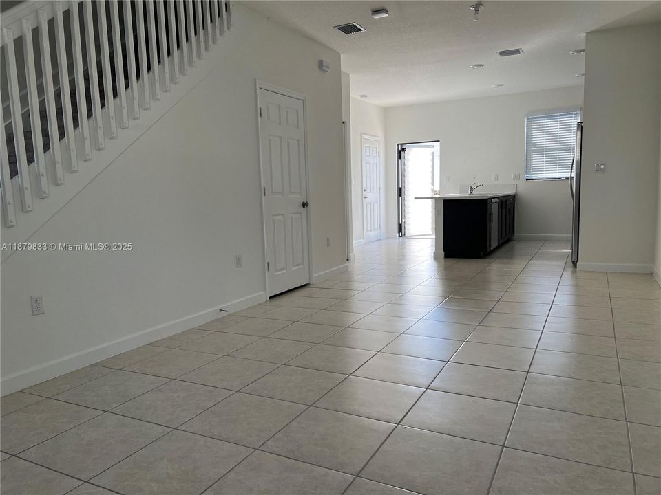 Recently Rented: $3,150 (3 beds, 2 baths, 1506 Square Feet)