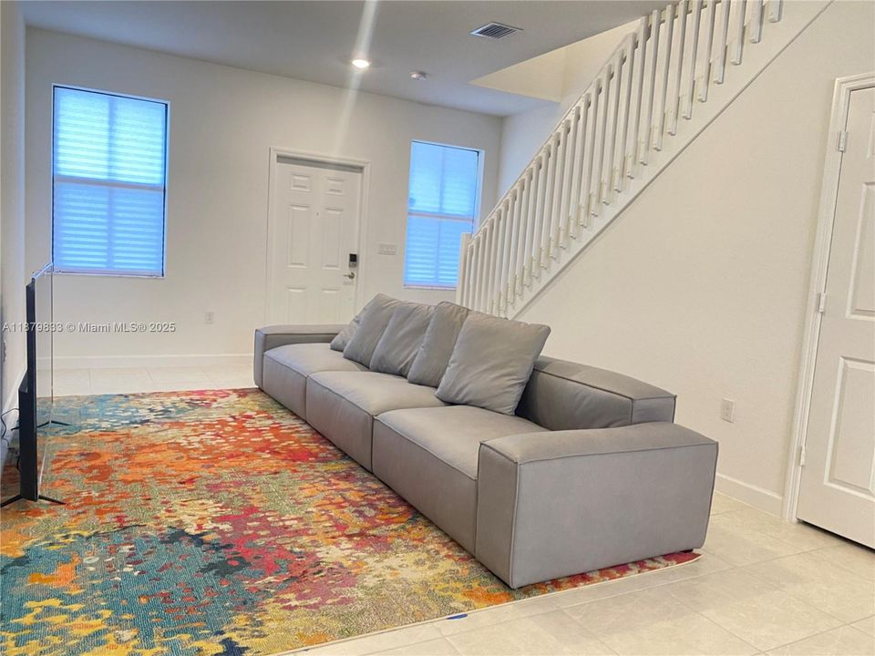 Recently Rented: $3,150 (3 beds, 2 baths, 1506 Square Feet)