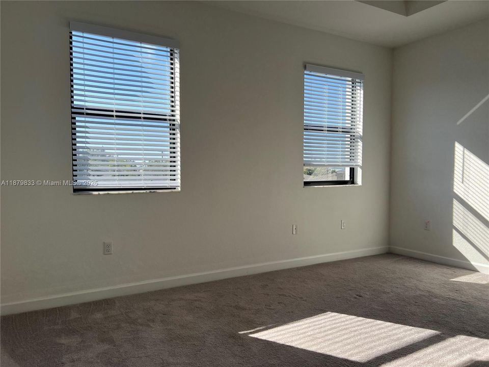 Recently Rented: $3,150 (3 beds, 2 baths, 1506 Square Feet)