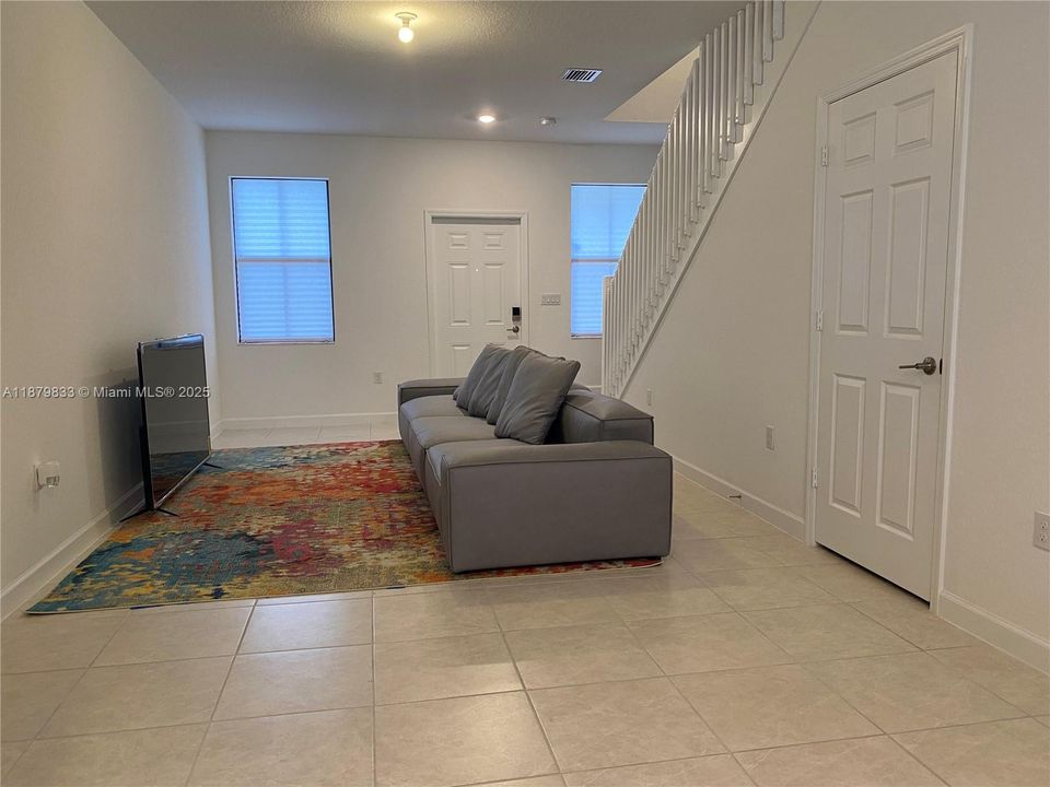 Recently Rented: $3,150 (3 beds, 2 baths, 1506 Square Feet)