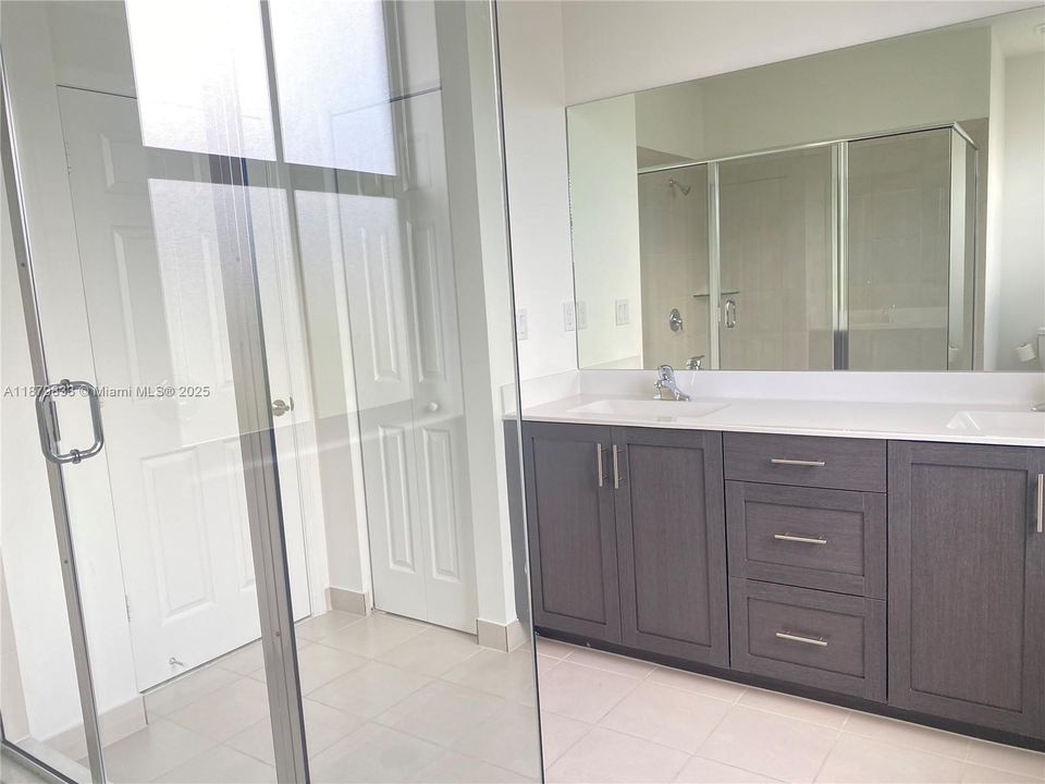 Recently Rented: $3,150 (3 beds, 2 baths, 1506 Square Feet)