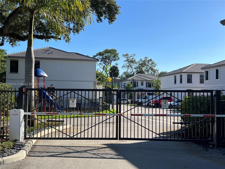 Recently Rented: $3,150 (3 beds, 2 baths, 1506 Square Feet)