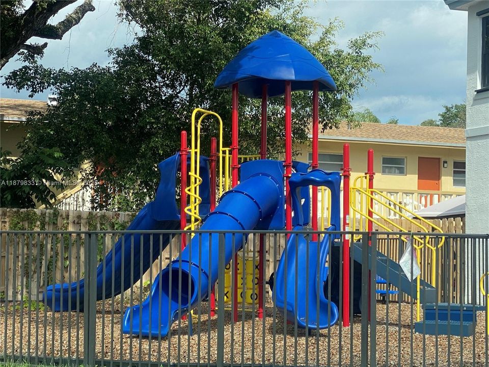 Recently Rented: $3,150 (3 beds, 2 baths, 1506 Square Feet)