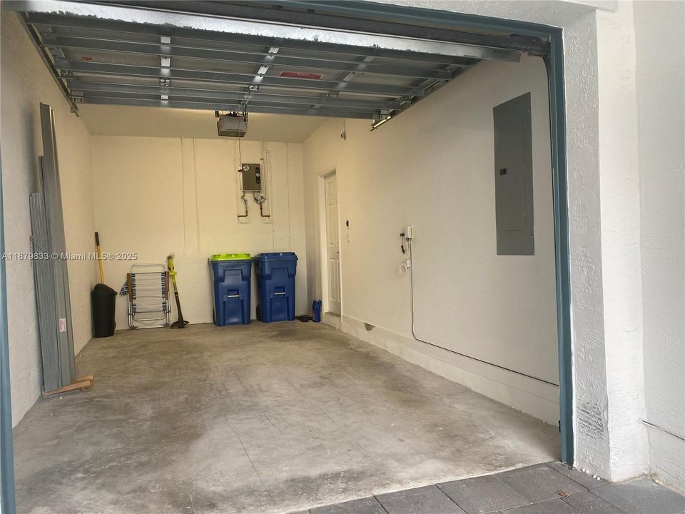 Recently Rented: $3,150 (3 beds, 2 baths, 1506 Square Feet)