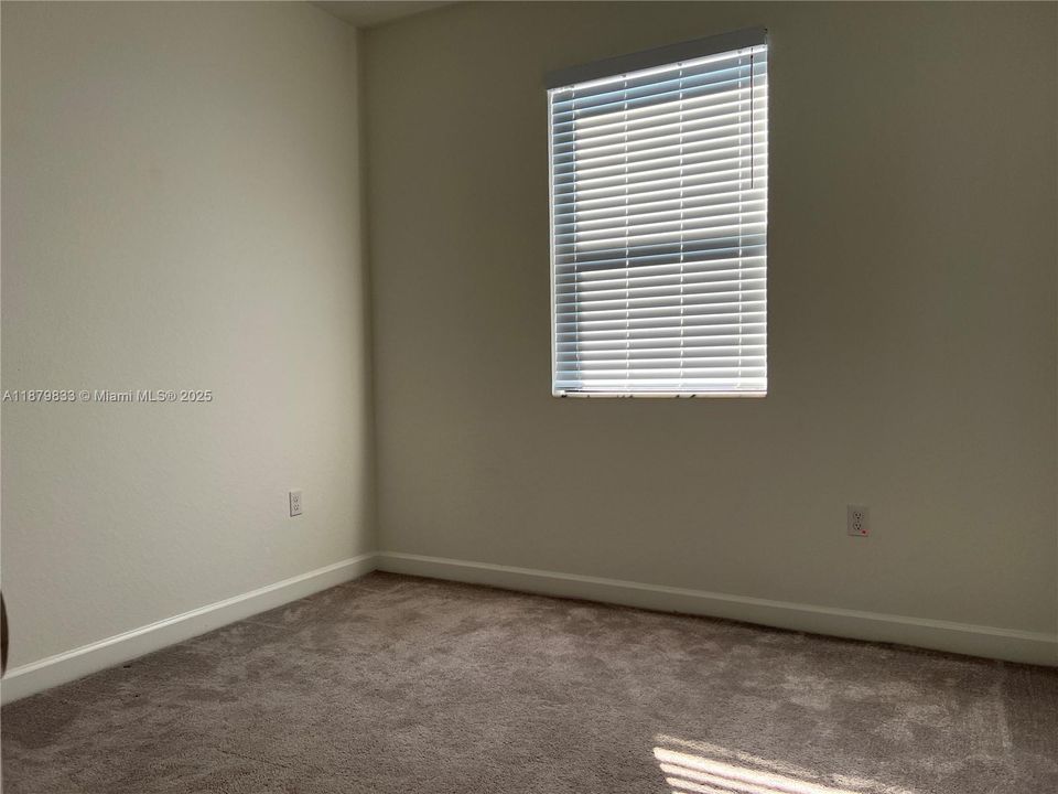 Recently Rented: $3,150 (3 beds, 2 baths, 1506 Square Feet)