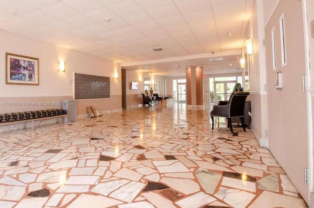 For Sale: $156,500 (1 beds, 1 baths, 855 Square Feet)