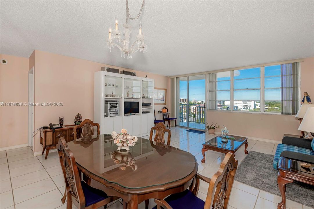 For Sale: $156,500 (1 beds, 1 baths, 855 Square Feet)