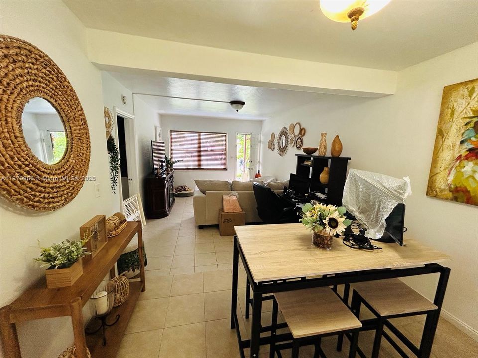 待售: $220,000 (1 贝兹, 1 浴室, 0 平方英尺)