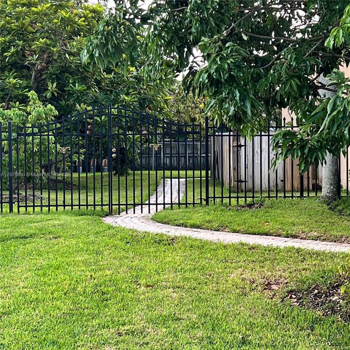 For Rent: $1,200 (1 beds, 1 baths, 500 Square Feet)