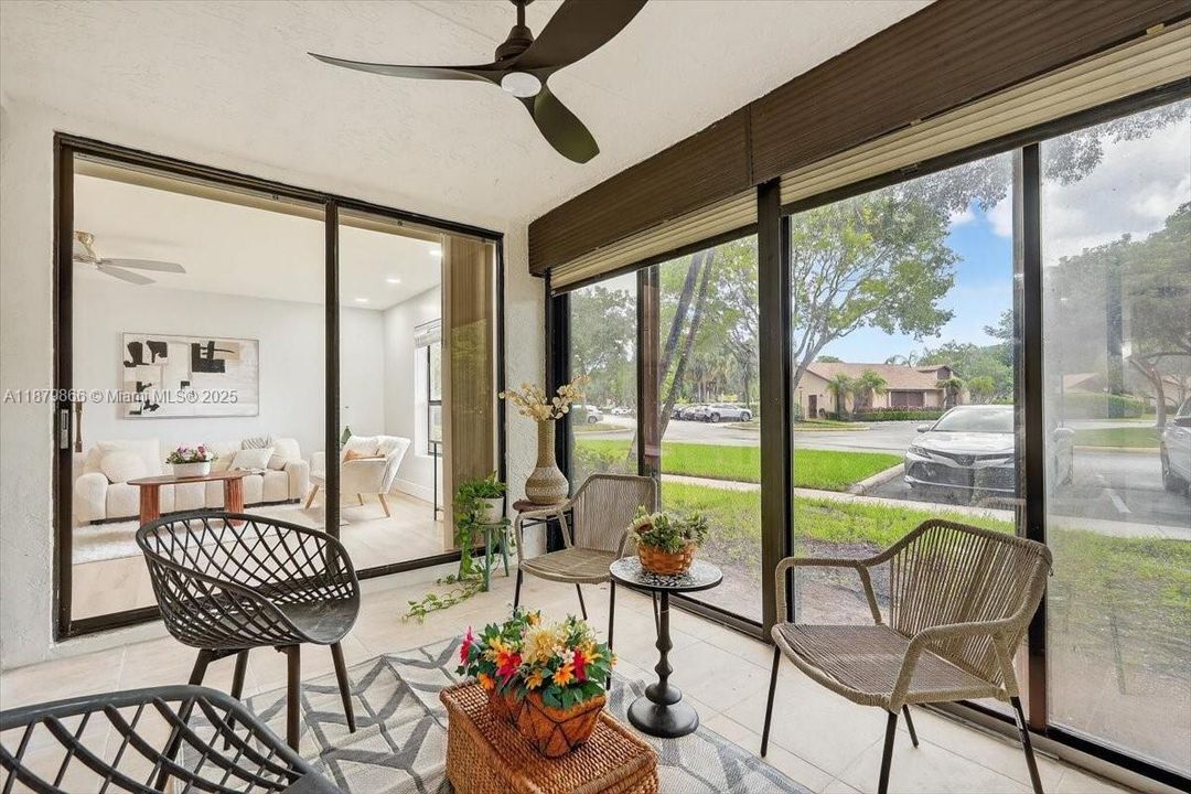 Active With Contract: $239,990 (2 beds, 2 baths, 978 Square Feet)