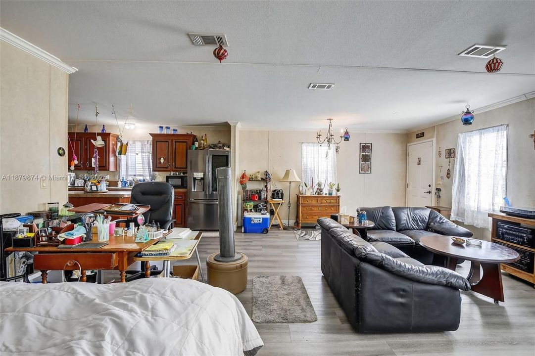 На продажу: $295,000 (2 спален, 2 ванн, 1325 Квадратных фут)