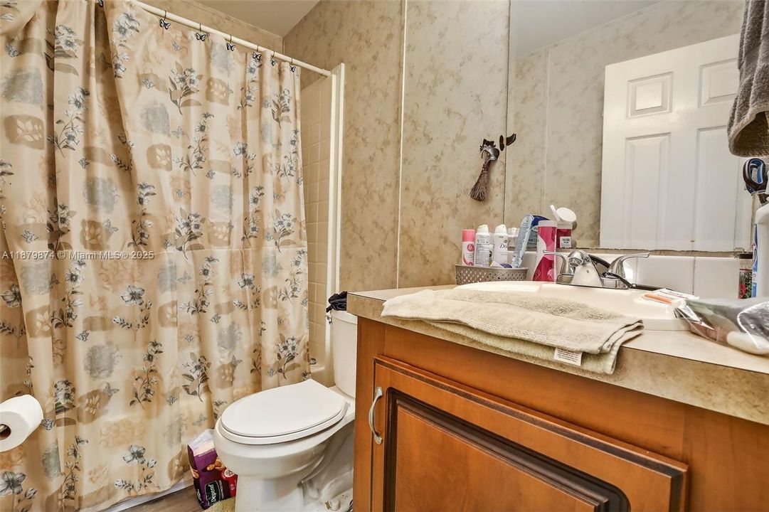 На продажу: $295,000 (2 спален, 2 ванн, 1325 Квадратных фут)