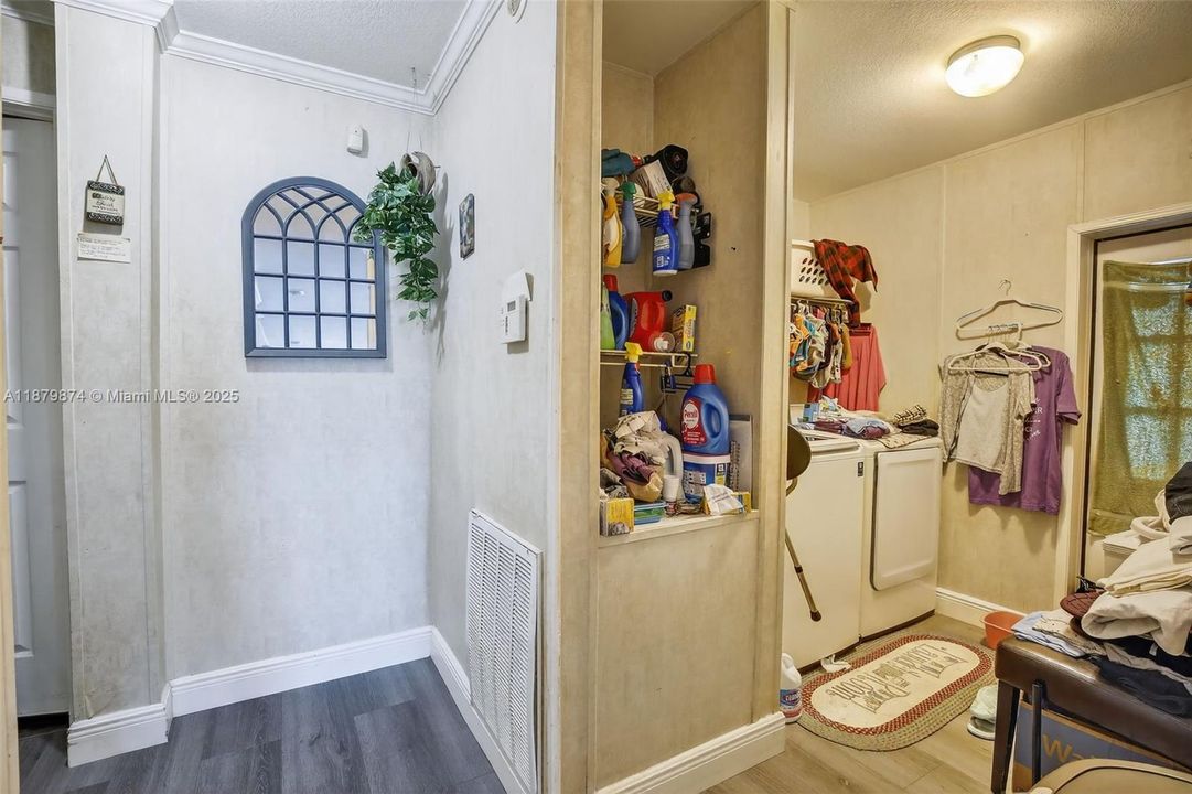 На продажу: $295,000 (2 спален, 2 ванн, 1325 Квадратных фут)