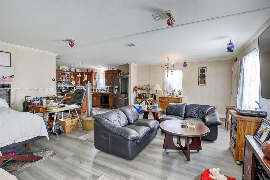 На продажу: $295,000 (2 спален, 2 ванн, 1325 Квадратных фут)