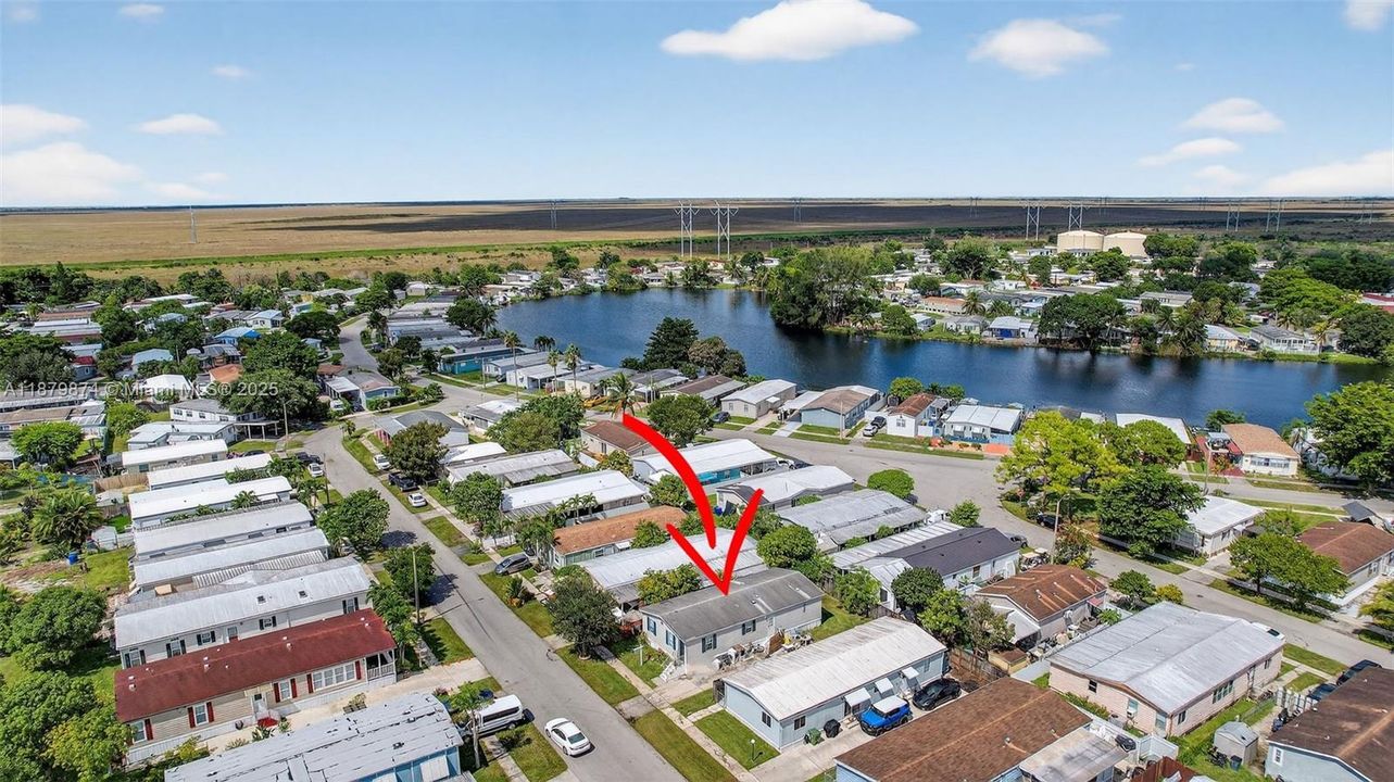 На продажу: $295,000 (2 спален, 2 ванн, 1325 Квадратных фут)