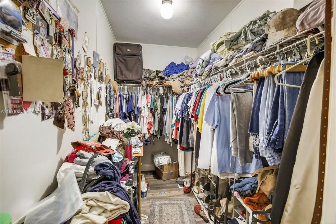 На продажу: $295,000 (2 спален, 2 ванн, 1325 Квадратных фут)