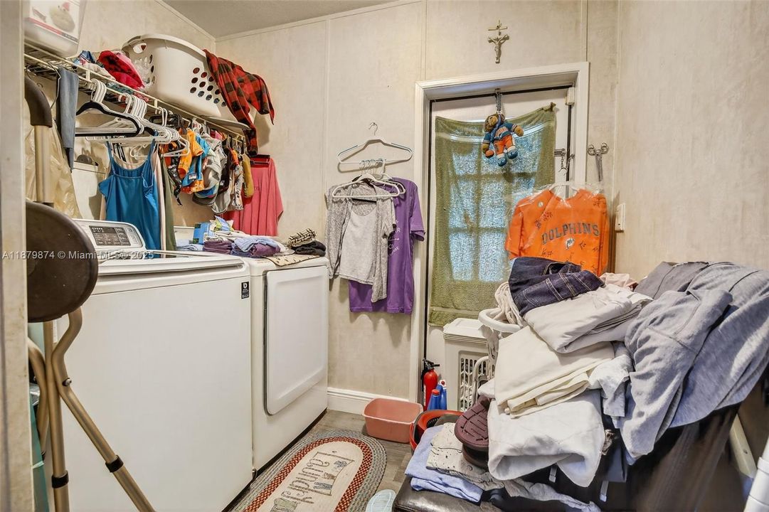 На продажу: $295,000 (2 спален, 2 ванн, 1325 Квадратных фут)