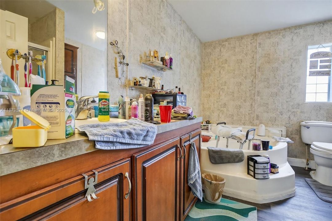 На продажу: $295,000 (2 спален, 2 ванн, 1325 Квадратных фут)