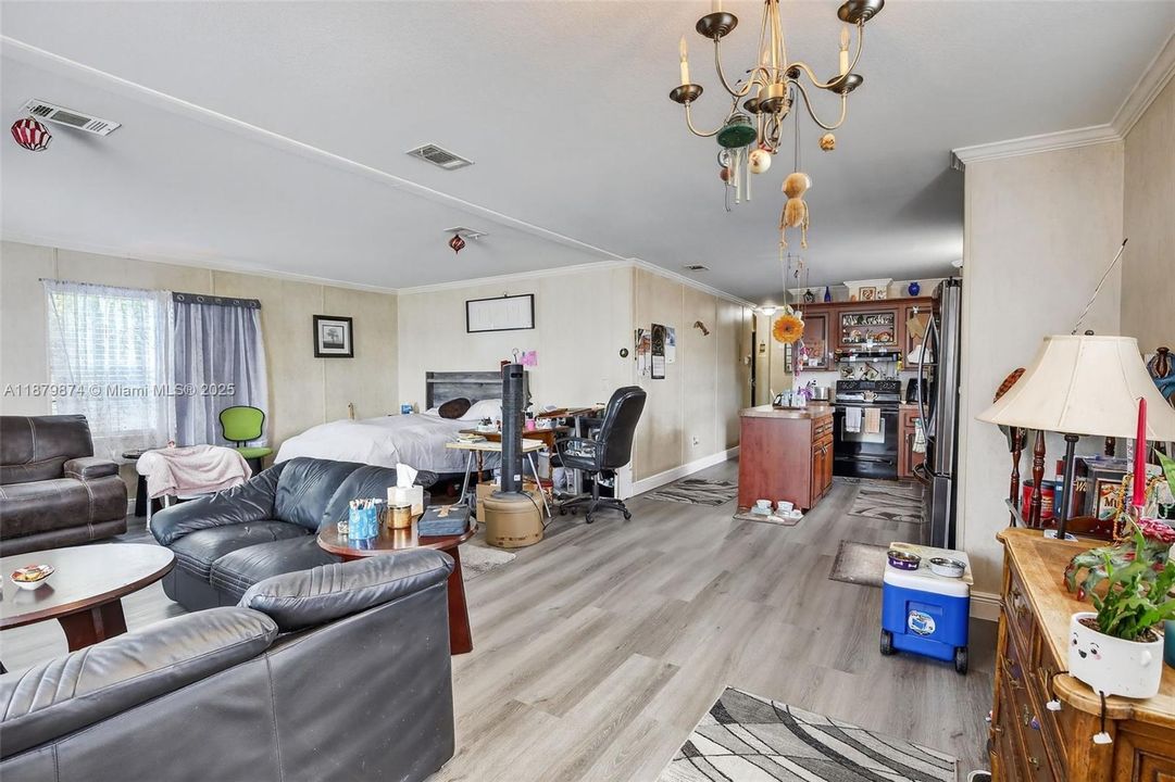 На продажу: $295,000 (2 спален, 2 ванн, 1325 Квадратных фут)