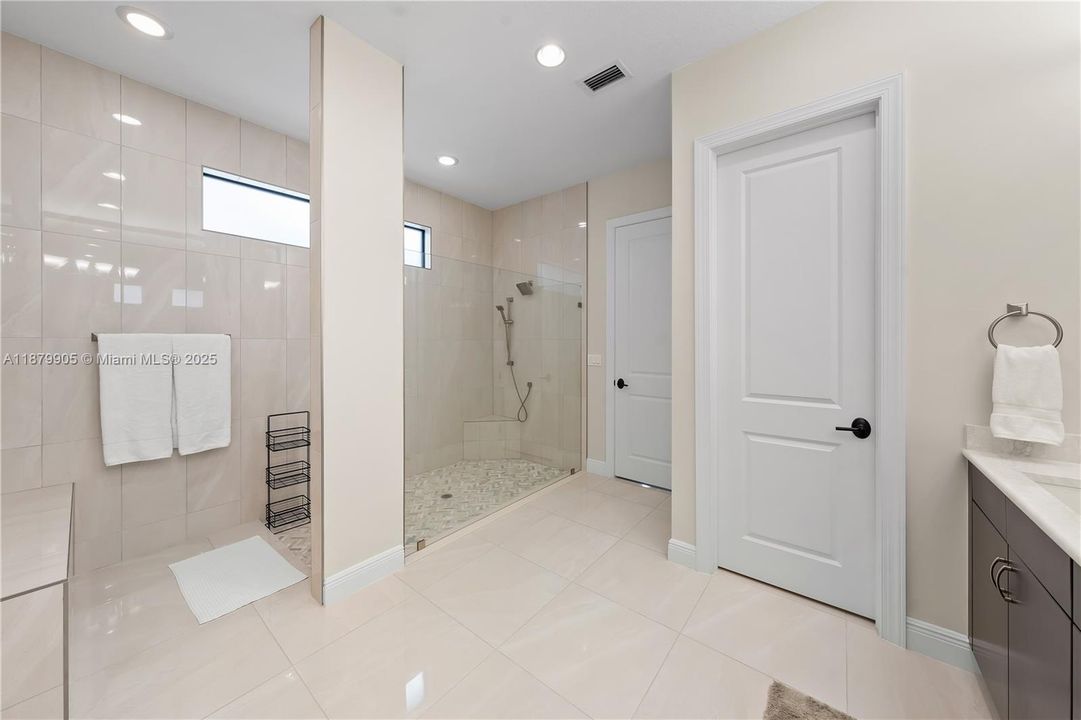 Recently Rented: $11,000 (4 beds, 4 baths, 3166 Square Feet)