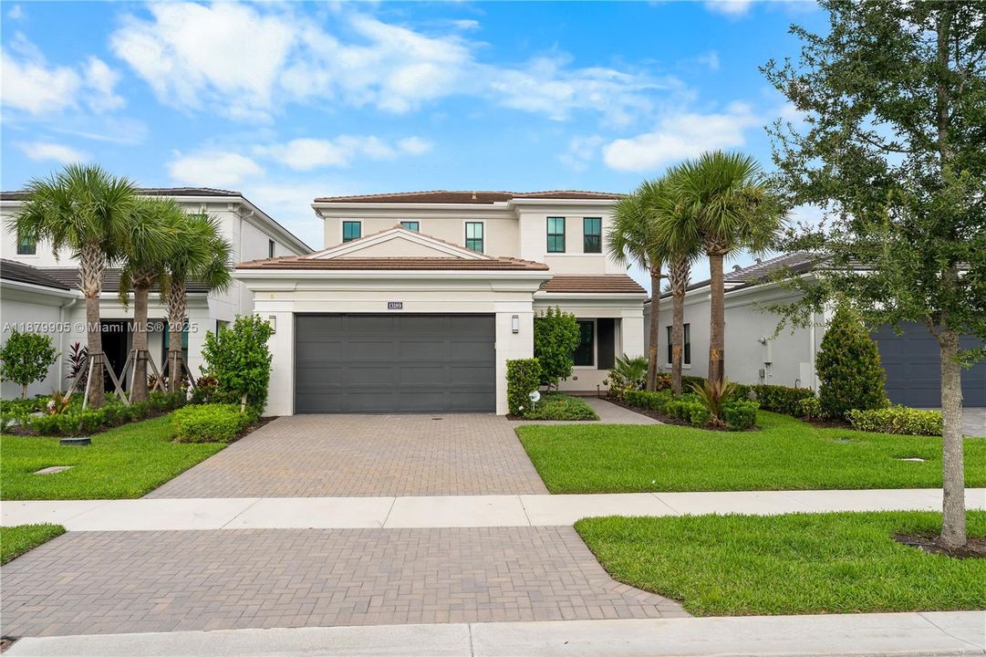 Recently Rented: $11,000 (4 beds, 4 baths, 3166 Square Feet)