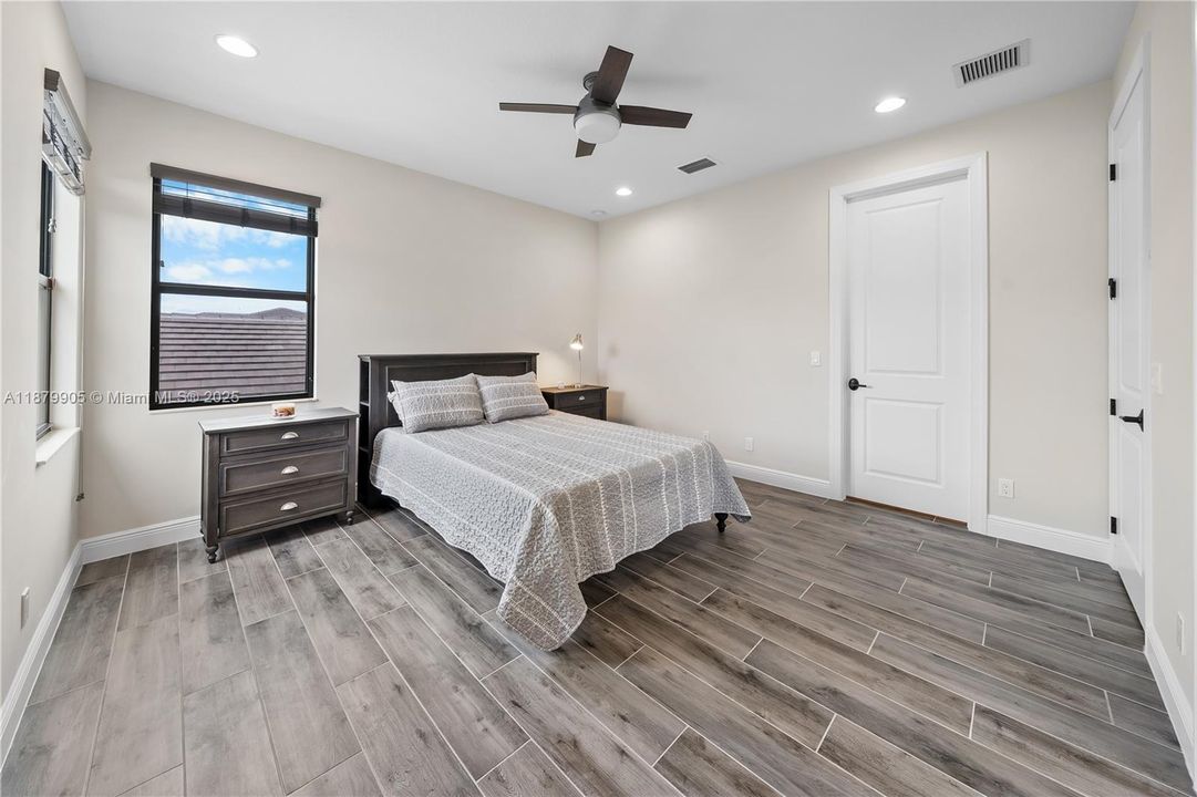 Recently Rented: $11,000 (4 beds, 4 baths, 3166 Square Feet)