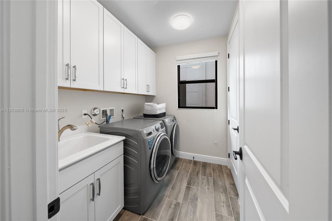 Recently Rented: $11,000 (4 beds, 4 baths, 3166 Square Feet)