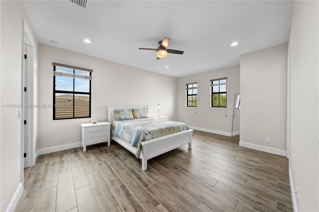 Recently Rented: $11,000 (4 beds, 4 baths, 3166 Square Feet)