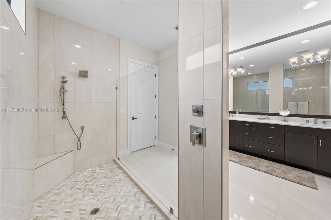 Recently Rented: $11,000 (4 beds, 4 baths, 3166 Square Feet)