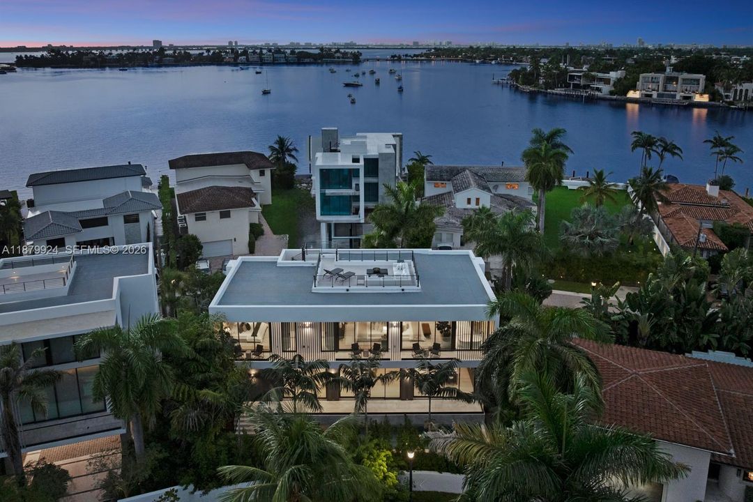 For Sale: $5,695,000 (4 beds, 4 baths, 3077 Square Feet)