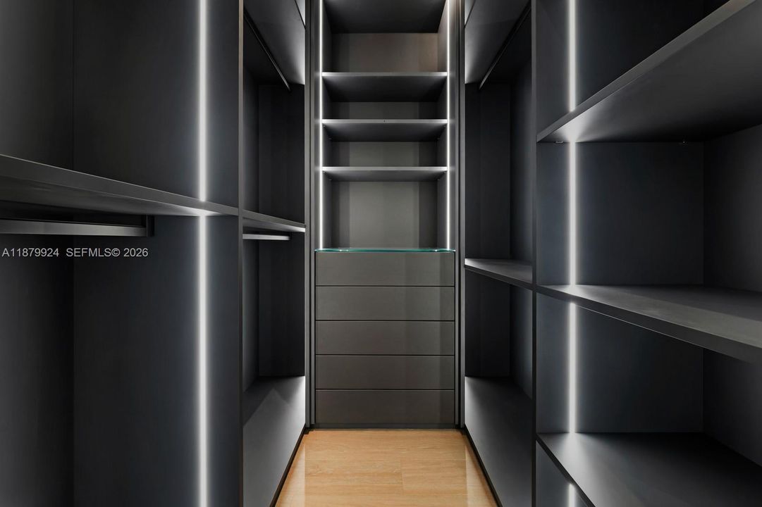 For Sale: $5,695,000 (4 beds, 4 baths, 3077 Square Feet)