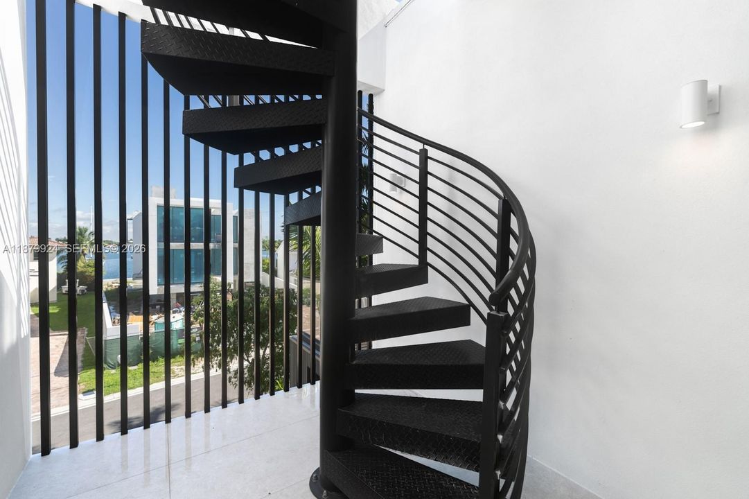 For Sale: $5,695,000 (4 beds, 4 baths, 3077 Square Feet)