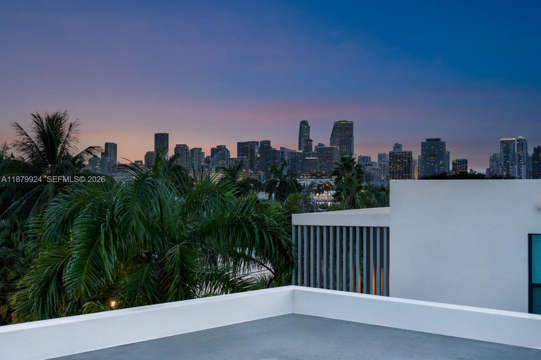 For Sale: $5,695,000 (4 beds, 4 baths, 3077 Square Feet)