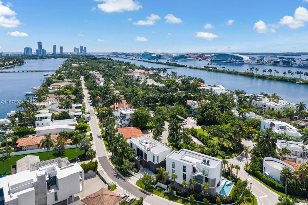 For Sale: $5,695,000 (4 beds, 4 baths, 3077 Square Feet)